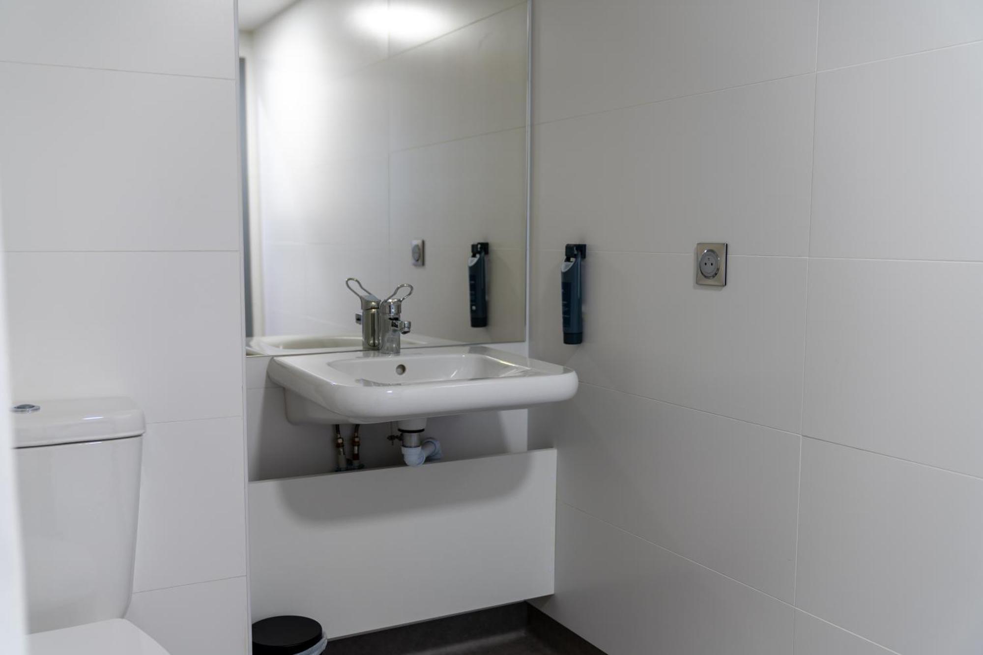 Easyhotel Paris Charles De Gaulle Villepinte Hotel