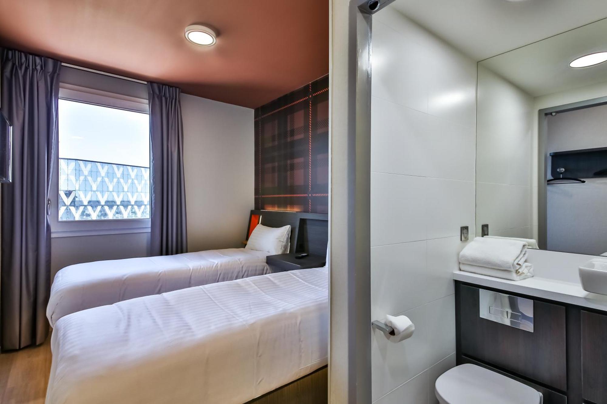 Easyhotel Paris Charles De Gaulle Villepinte Hotel